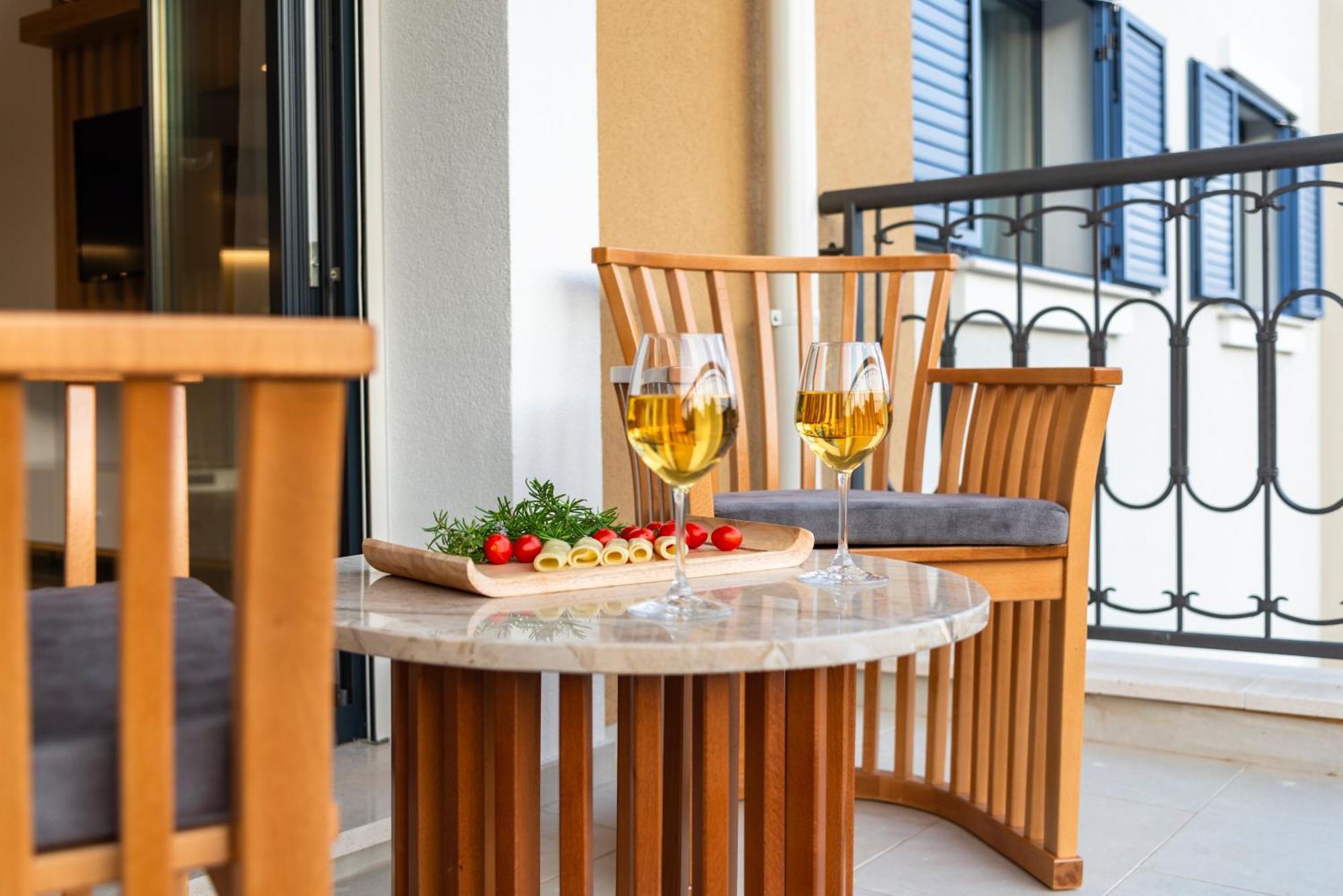 Lustica Apartments Central Tivat Ruang foto