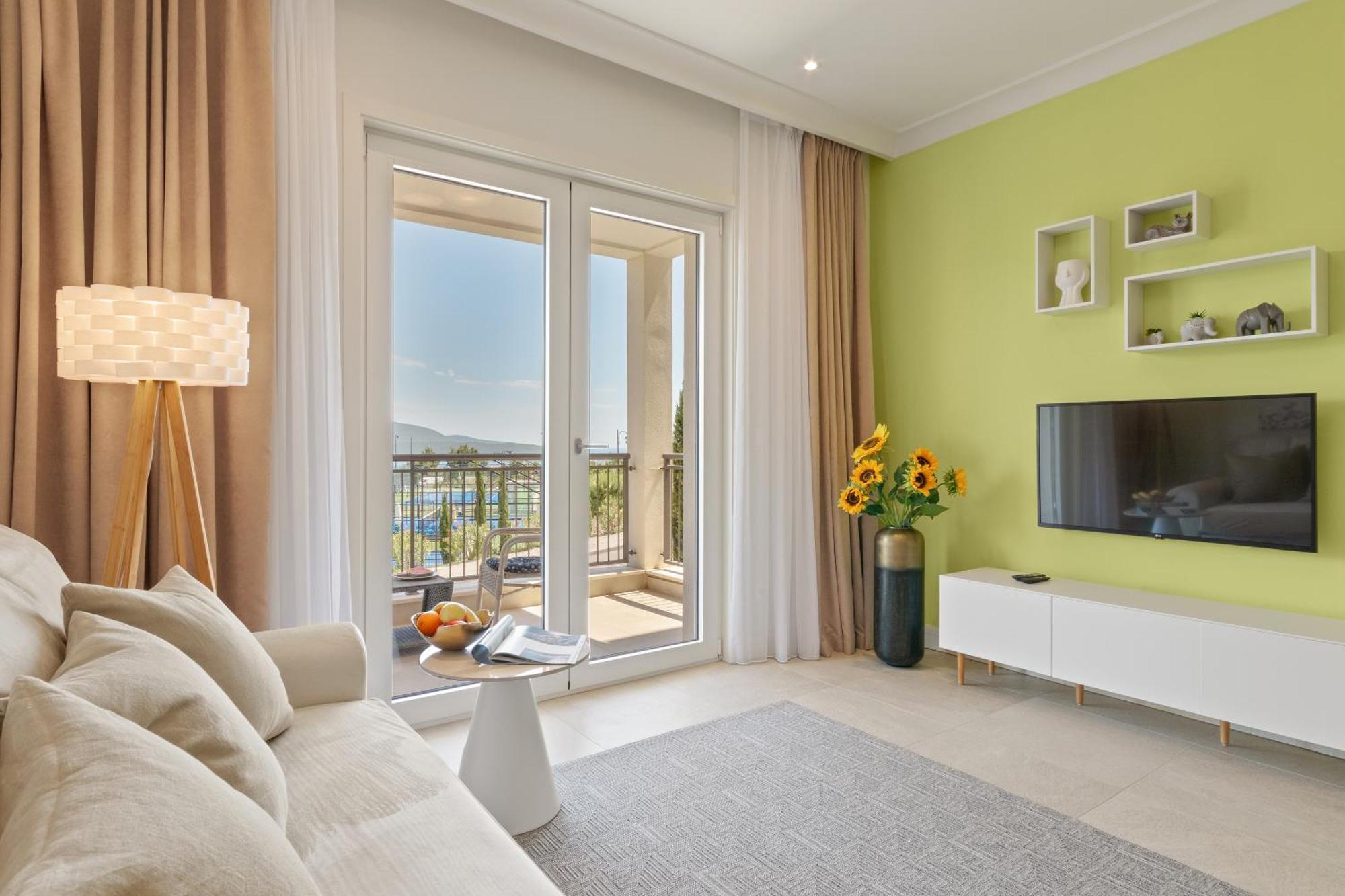 Lustica Apartments Central Tivat Bagian luar foto