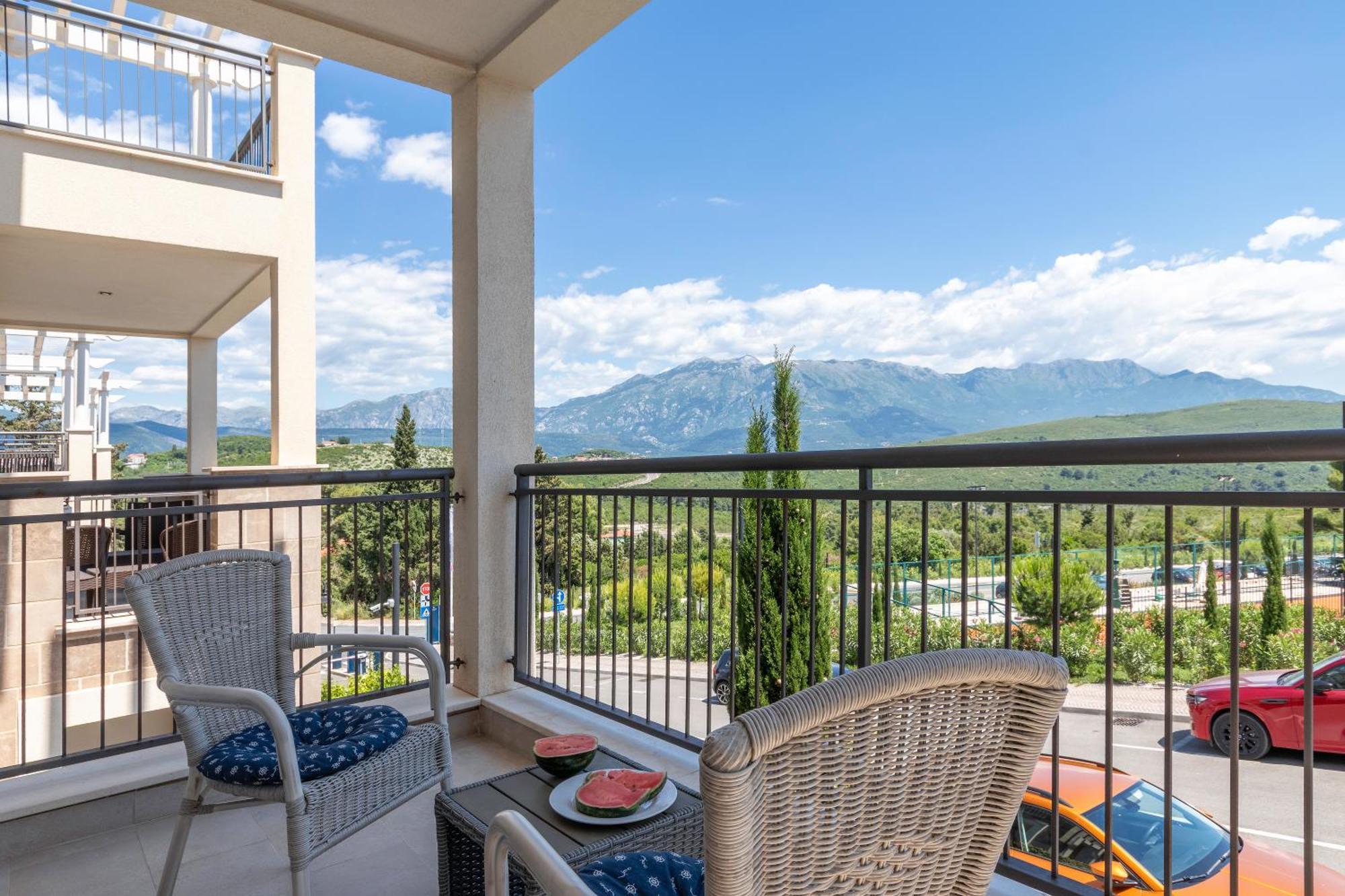 Lustica Apartments Central Tivat Bagian luar foto