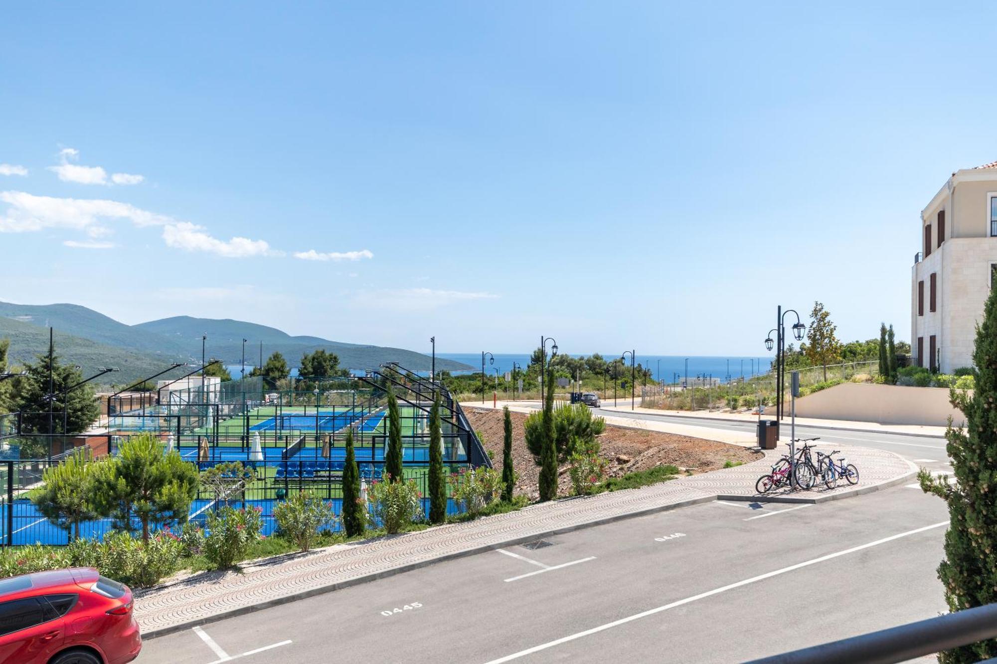 Lustica Apartments Central Tivat Bagian luar foto
